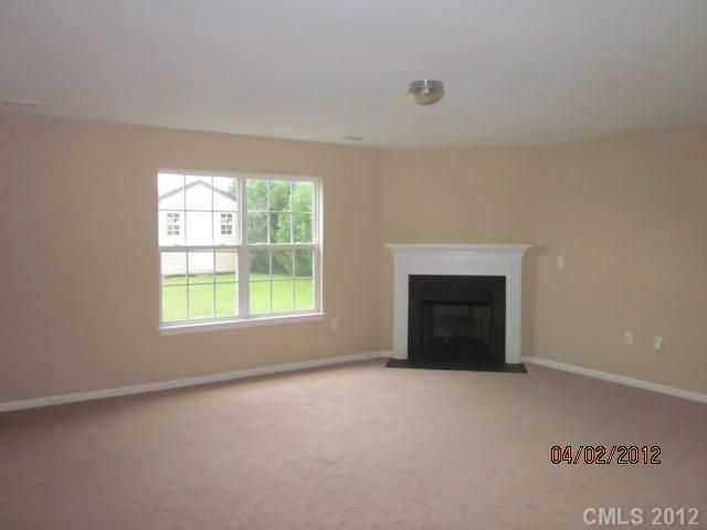 10703 Pointer Ridge Dr, Charlotte, NC 28214
