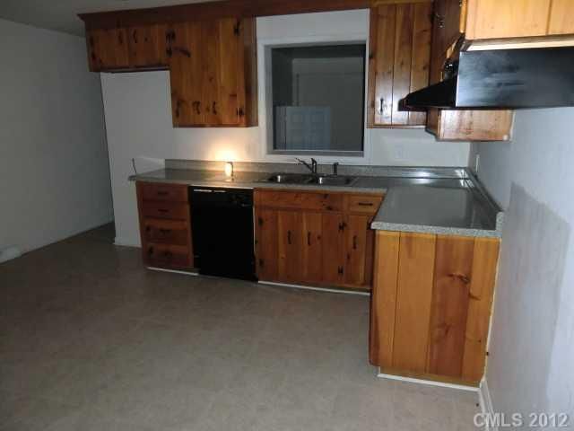 5427 Dolphin Ln, Charlotte, NC 28215
