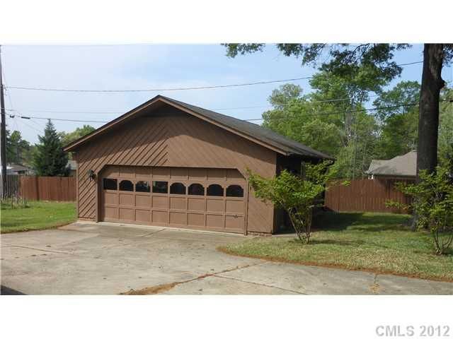 220 Belmorrow Dr, Charlotte, NC 28214