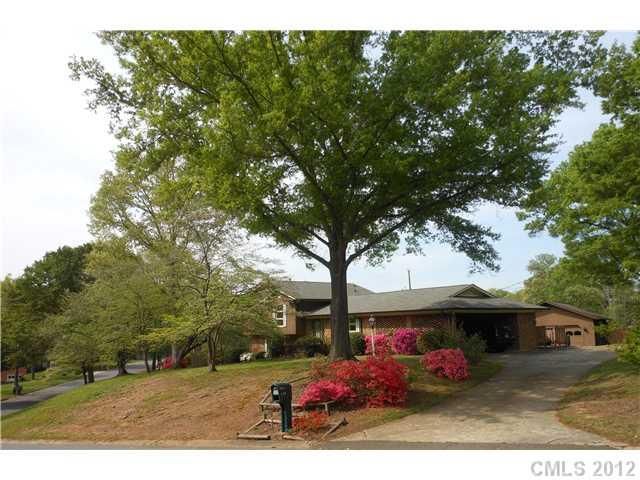220 Belmorrow Dr, Charlotte, NC 28214
