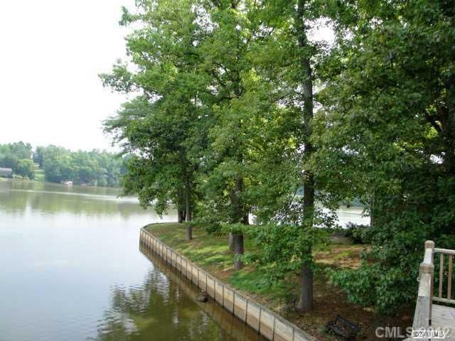 716 Edgewater Dr, Belmont, NC 28012