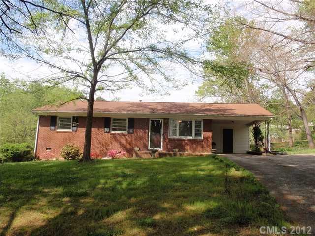 2112 Fallsdale Dr, Gastonia, NC 28052