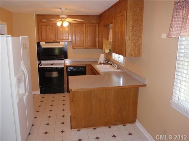 2112 Fallsdale Dr, Gastonia, NC 28052