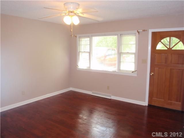 2112 Fallsdale Dr, Gastonia, NC 28052