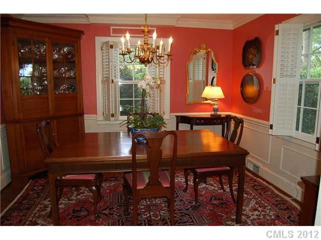 1743 W Queens Rd, Charlotte, NC 28207