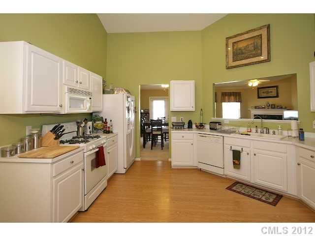 6120 Hidden Meadow Ln, Charlotte, NC 28269