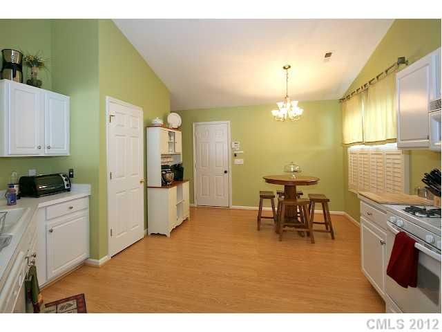 6120 Hidden Meadow Ln, Charlotte, NC 28269