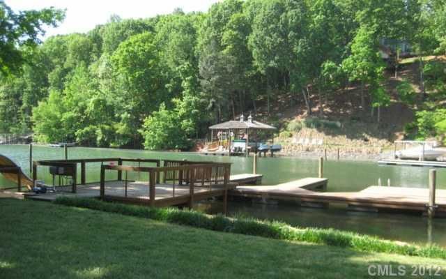 1006 Palmyra Dr, Tega Cay, SC 29708