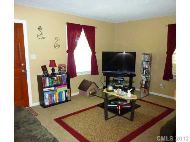 110 Holly Dr, Mount Holly, NC 28120