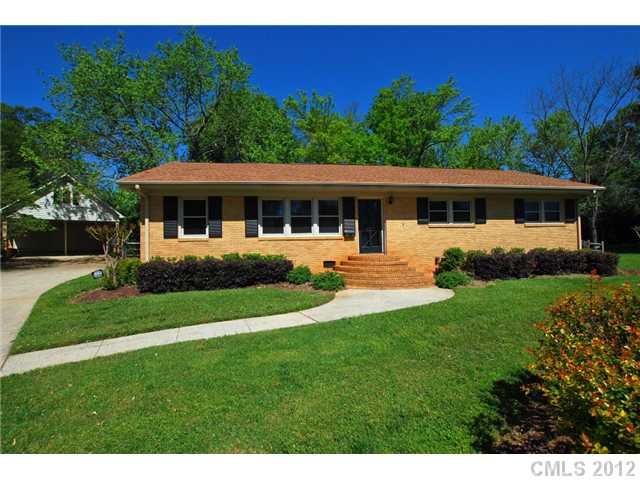 807 Bridlepath Ln, Charlotte, NC 28211