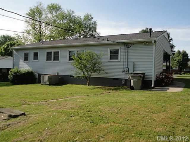 1210 E Park Dr #L33, Gastonia, NC 28054