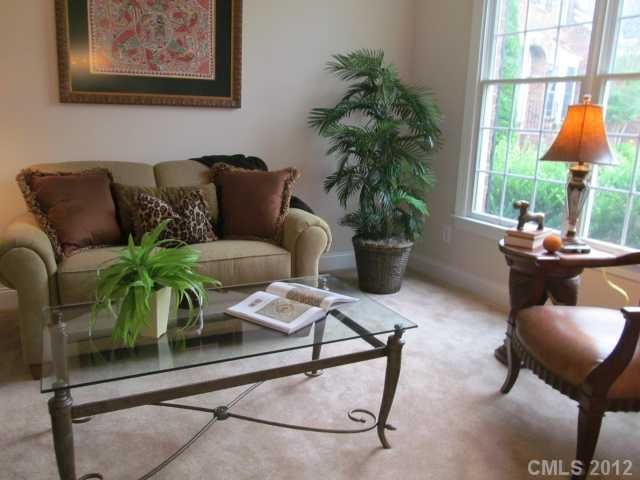 735 Ashgrove Ln, Charlotte, NC 28270
