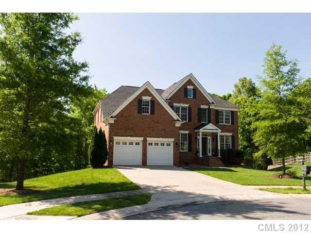 735 Ashgrove Ln, Charlotte, NC 28270
