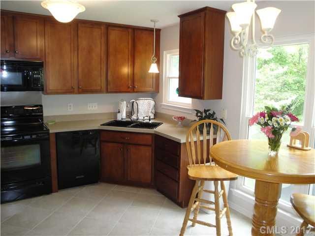 7804 Royce Hall Ln, Charlotte, NC 28216