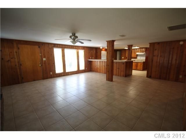 118 Riverside Dr, Mount Holly, NC 28120