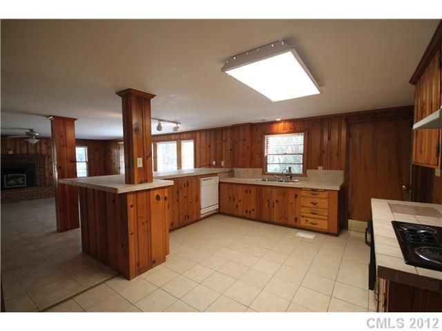 118 Riverside Dr, Mount Holly, NC 28120