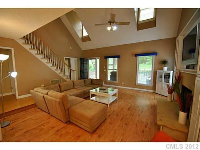 306 Demaree Ln, Matthews, NC 28105