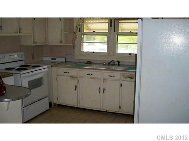 305 Mcadenville Rd, Lowell, NC 28098