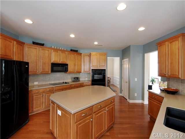 9801 Royal Colony Dr, Waxhaw, NC 28173