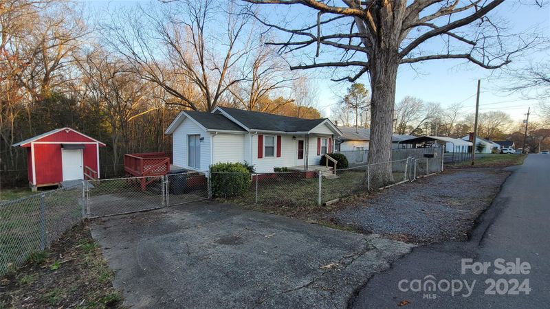506 S Willow St, Dallas, NC 28034