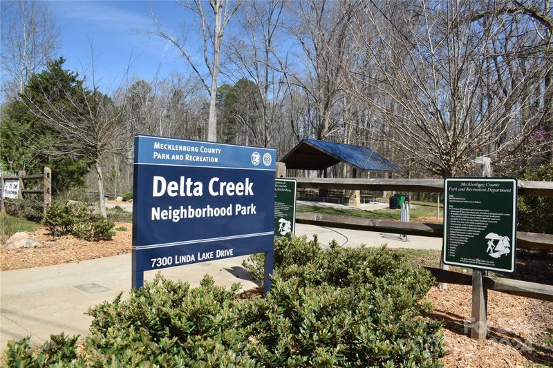 7001 Rothmore View Ct, Charlotte, NC 28215