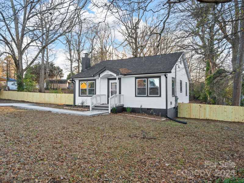 205 E Catawba Dr, Mount Holly, NC 28120