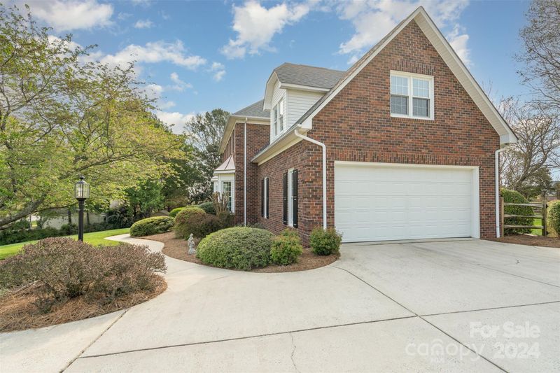 8328 Knights Ct, Harrisburg, NC 28075