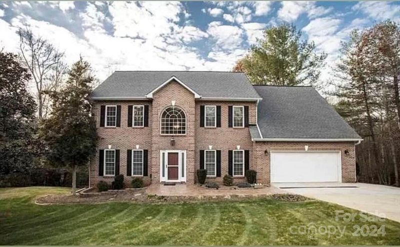 3823 11th Pl NE, Hickory, NC 28601