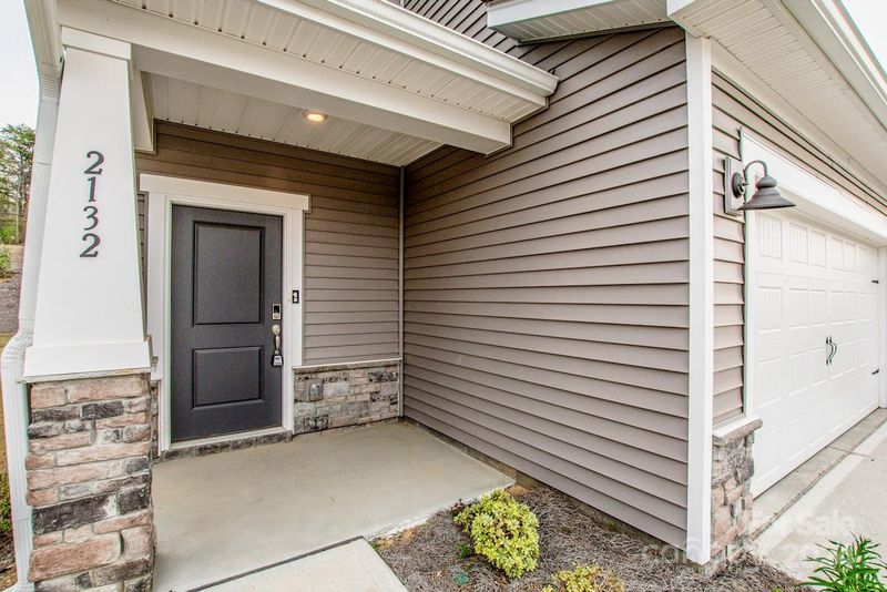 2132 Belterra Dr, Charlotte, NC 28216