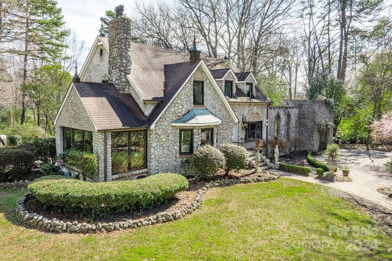 1201 Meadowood Ln, Charlotte, NC 28211