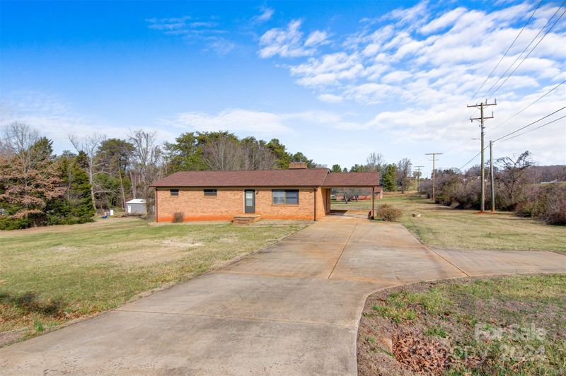 2976 Hileman St, Newton, NC 28658