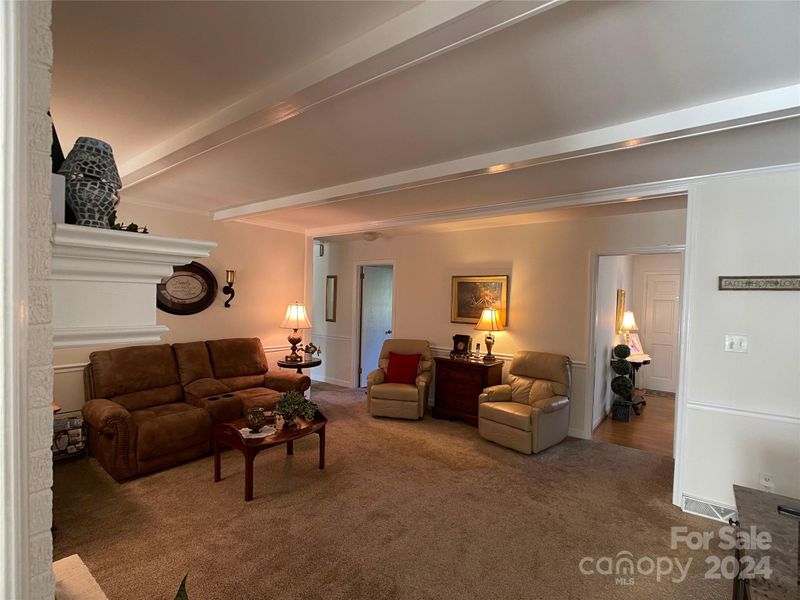 306 Weddington Rd, Matthews, NC 28104