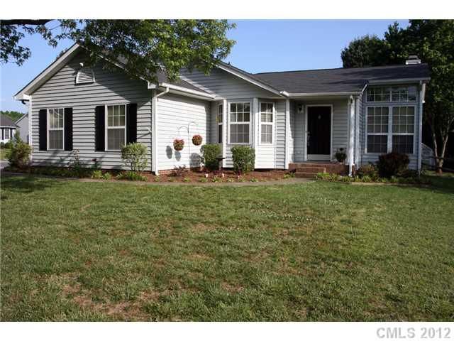 13014 Maple Spring Dr, Charlotte, NC 28278