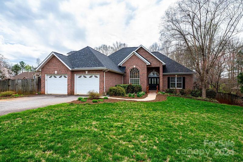 4155 Tuscany Ct, Hickory, NC 28602