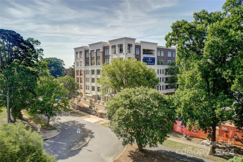 130 Cherokee Rd #204, Charlotte, NC 28207