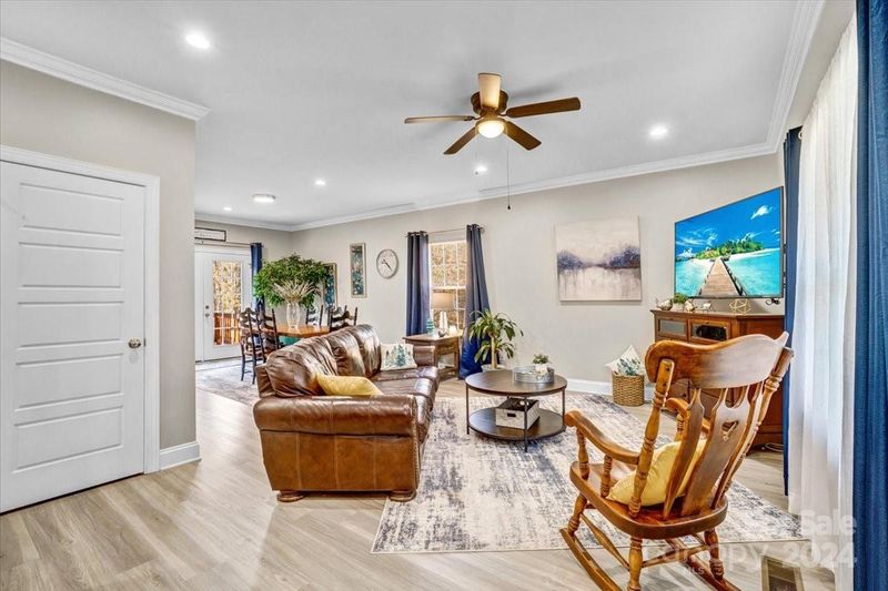 203 Olde Coach Ln, Crouse, NC 28033