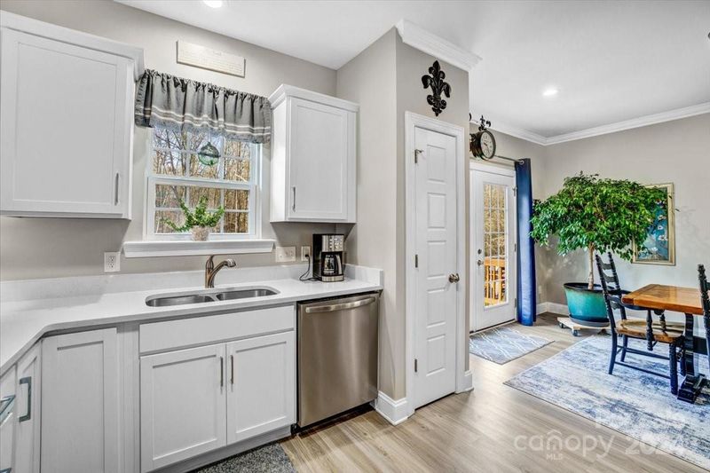 203 Olde Coach Ln, Crouse, NC 28033