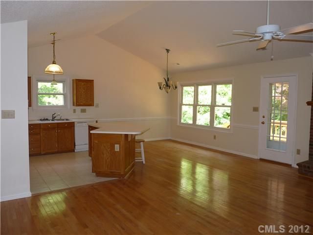 4505 Marthas Ridge Dr, Charlotte, NC 28215