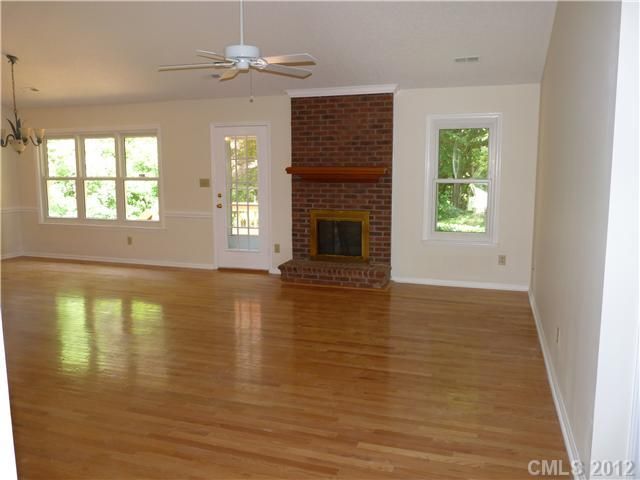 4505 Marthas Ridge Dr, Charlotte, NC 28215