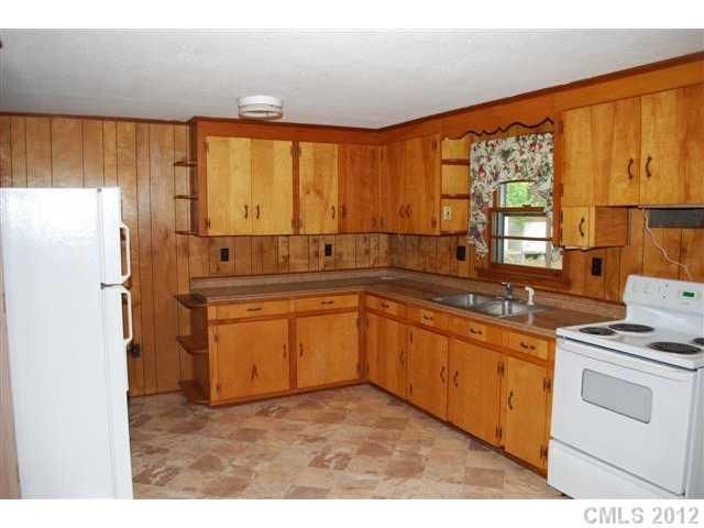 1216 Cedarhurst Dr, Chester, SC 29706