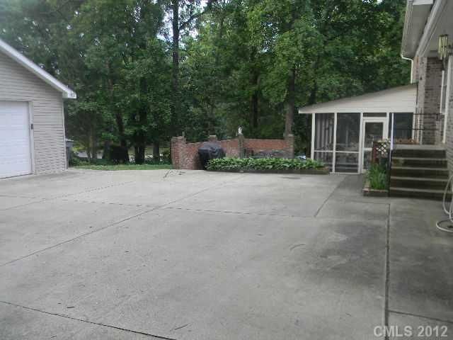 2933 Goneaway Rd, Charlotte, NC 28210