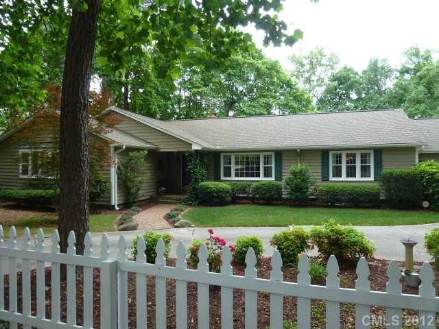 8272 Fairfield Forest Rd, Denver, NC 28037