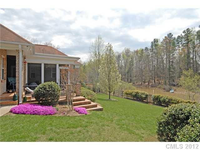 1088 Carole Ct, Matthews, NC 28104