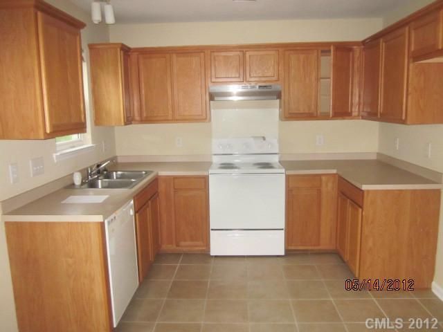 2200 Oakhurst Ct, Kannapolis, NC 28081