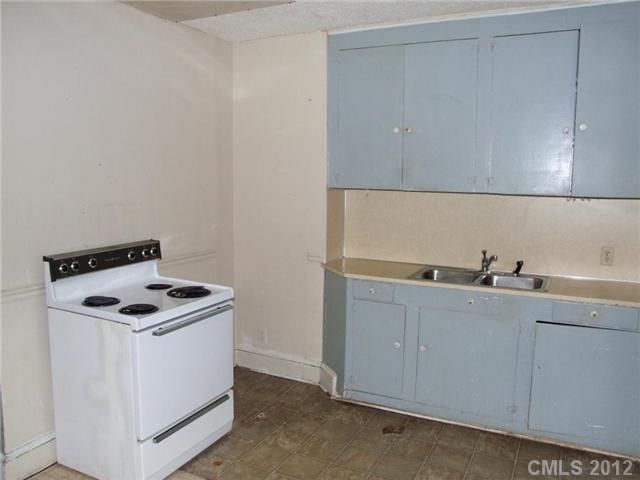 4015 Sarah Dr, Charlotte, NC 28217