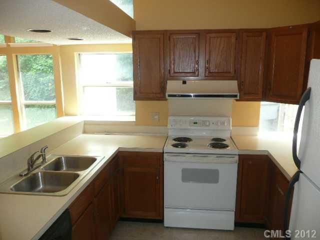 9719 Marshbrooke Rd, Matthews, NC 28105