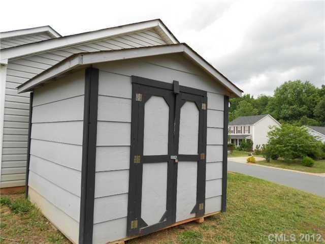 548 SW Pullman St, Concord, NC 28205