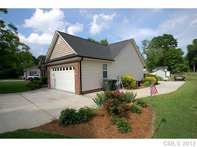 135 SW Oakdale St, Concord, NC 28027