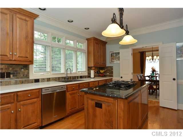 8745 Oakthorpe Dr, Charlotte, NC 28277