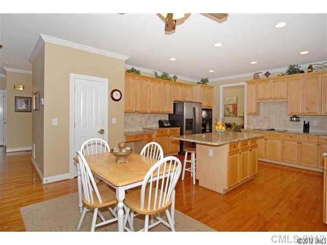 18335 Turnberry Ct, Davidson, NC 28036
